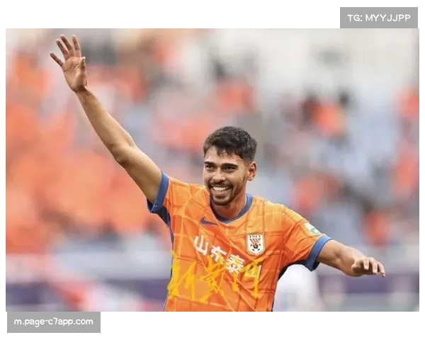 马德鲁加侧钩破门惊艳 泰山外援展现全面射术 马德鲁加侧钩破门惊艳 泰山外援展现全面射术