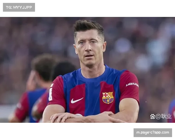 莱万眼眶骨折缺席关键战 巴萨锋线轮换面临新考验 莱万眼眶骨折缺席关键战 巴萨锋线轮换面临新考验